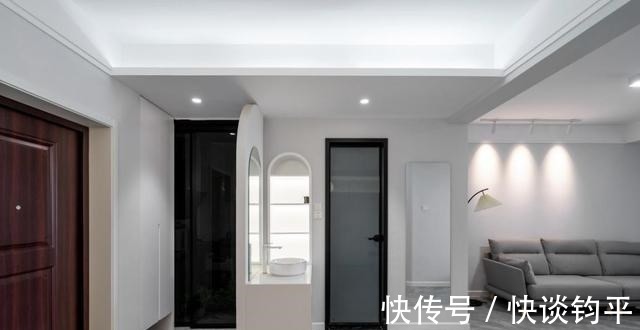 卫生间|经历过才懂，玄关不仅要装柜子，设计个洗漱台也同样重要，很实用