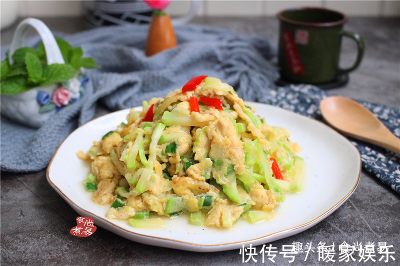 女儿点名要吃此菜，烹调简单，鲜嫩香软，清热利尿低热量