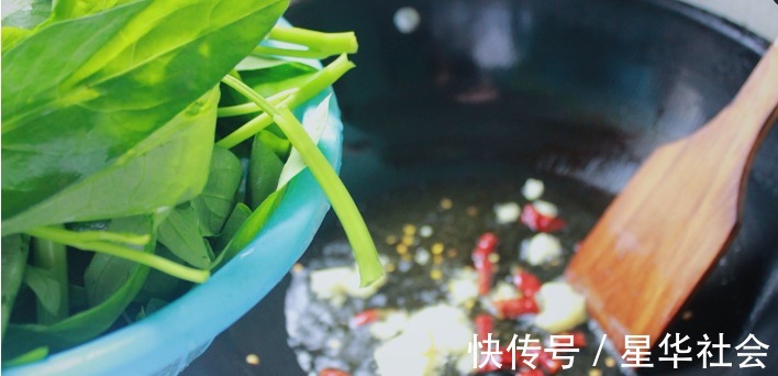 食欲|又到了吃空心菜的最佳季节,炒出来脆嫩爽口不发黑,很有食欲