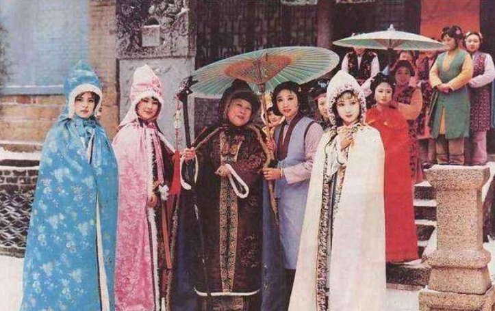 宝丫头|林黛玉是林姑娘,薛宝钗为啥不叫薛姑娘,而叫宝姑娘