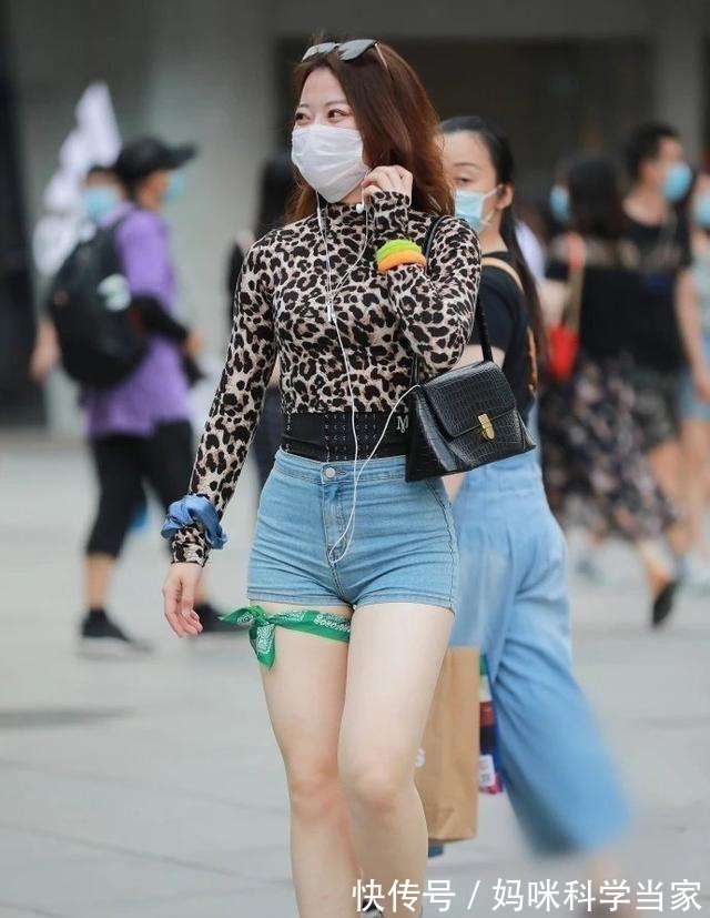 高跟鞋 牛仔裤用心穿搭,优雅不失清新,效果满满!