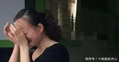 医生|16岁儿子每天晚上都粘着妈妈一起睡，医生都检查不出原因，妈妈无奈说出实情