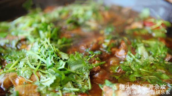 炖鱼时，加醋加酒去腥是大错特错，放“它”才正确，一点都不腥