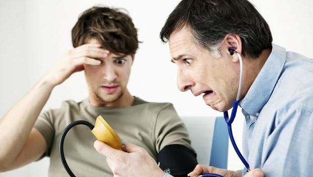 高血压|年轻人频频“遇到”高血压？医生：这3个“爱好”，血压容易飙升