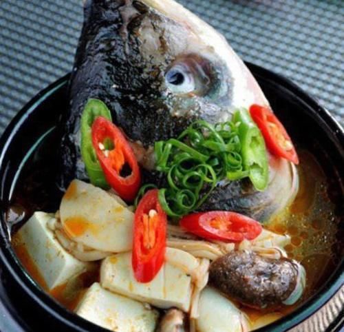 美食推荐：柠檬口水鱼，沙茶鱼头煲，蒜香无油鸡翅，凉拌虾