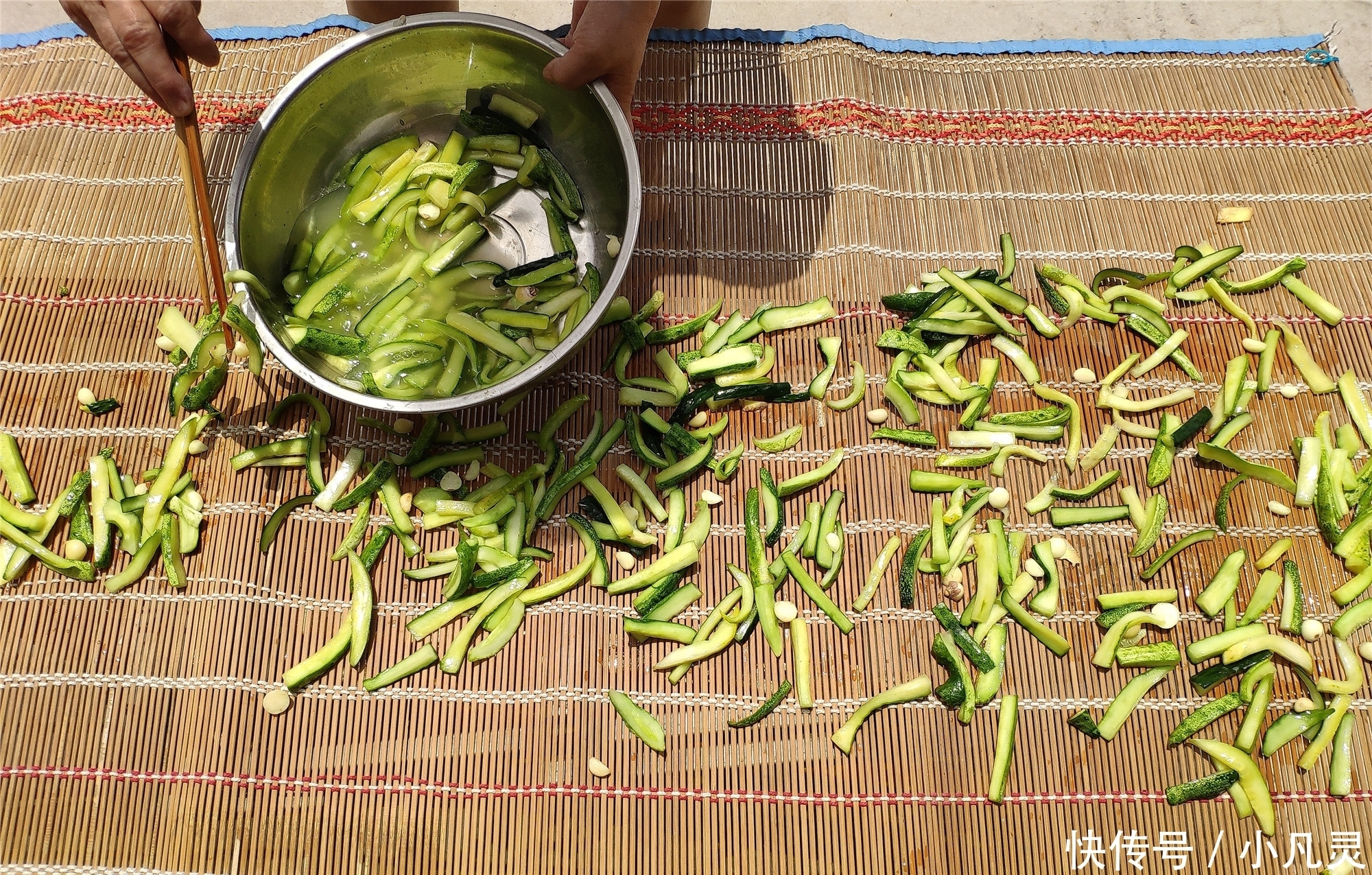 好吃|奶奶用了30多年的腌黄瓜配方,一次腌20斤,嘎嘣脆,咸香特好吃