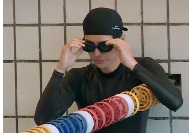 眾星云集GQ年度盛典，總編安排男星下海。網(wǎng)友：王一博在就更好了