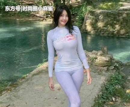 时尚|街拍纤细曲线的小姐姐,搭配打底裤,魅力十足