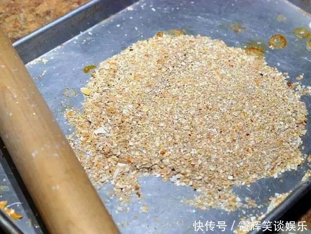 给绿萝“只浇水”永远也养不好！用上3种肥料，叶子油绿、向外冒