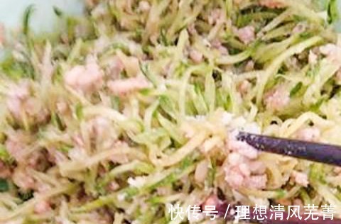 调料|包萝卜馅饺子，这两种常用“调料”谨记别放，不增香反而味道怪异！