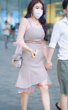 小姐姐|街拍温柔网纱元素装点少女梦,中年女性这样穿,性感又梦幻