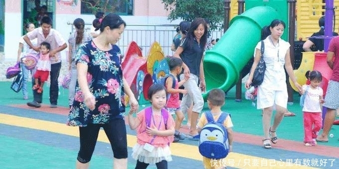 孩子初上幼儿园有这3种表现时，表明孩子适应得不错，家长该高兴