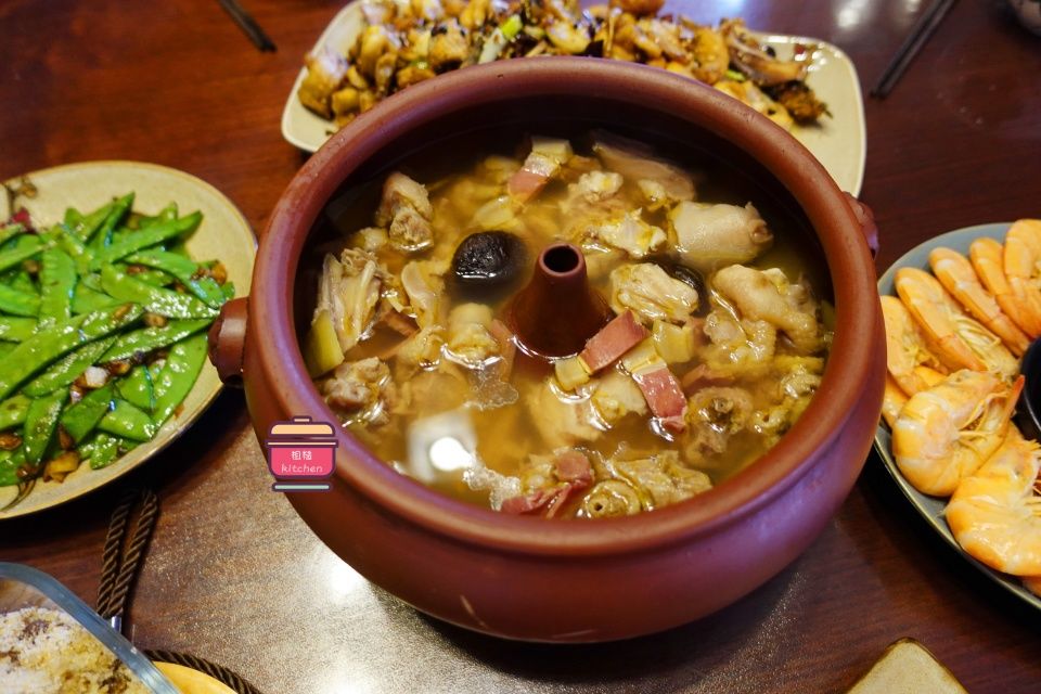 妇女节给家人炖的这锅汤火了，鲜香浓郁，滋润养颜，女人要多喝