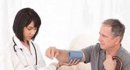 高血压的人,每天在1个时间点,做好3件事,血压也能稳稳降下来