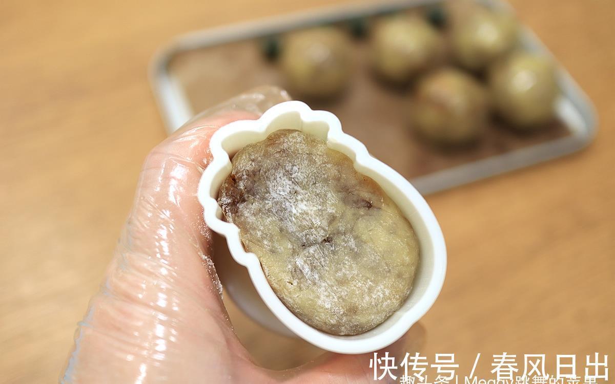 菠菜粉|100%凤梨月饼内外兼修,薄皮大馅真材实料,自食送人显手艺有面子