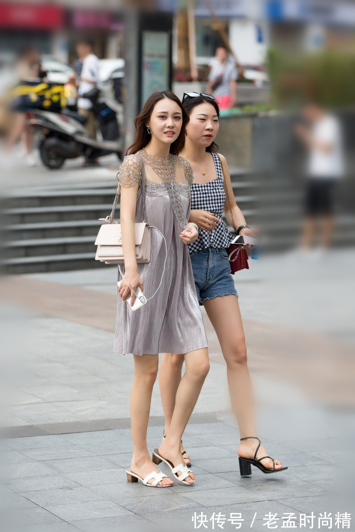 优雅|街拍,作为女生,就是要展现出自己优雅的曲线!