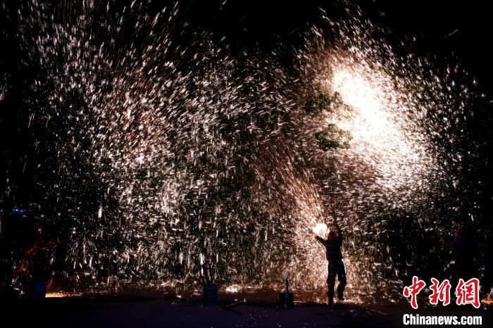 王东明|福建莆田“打砂花”闹元宵 铁树银花寄祈愿