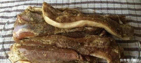 这样腌的咸猪肉隔天就能吃，肥而不腻，我一周必做3次，雷打不动