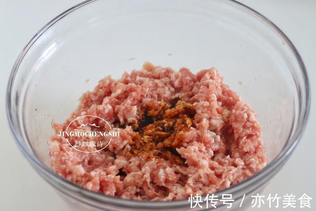 馅儿|调韭菜馅儿时，只要记住调味顺序，韭菜就不会出水，饺子鲜汁四溢