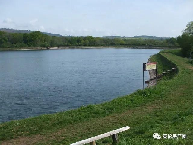 后花园|他们把毒窝改造成时髦住宅,现在卖87万英镑,是怎么做到的!?