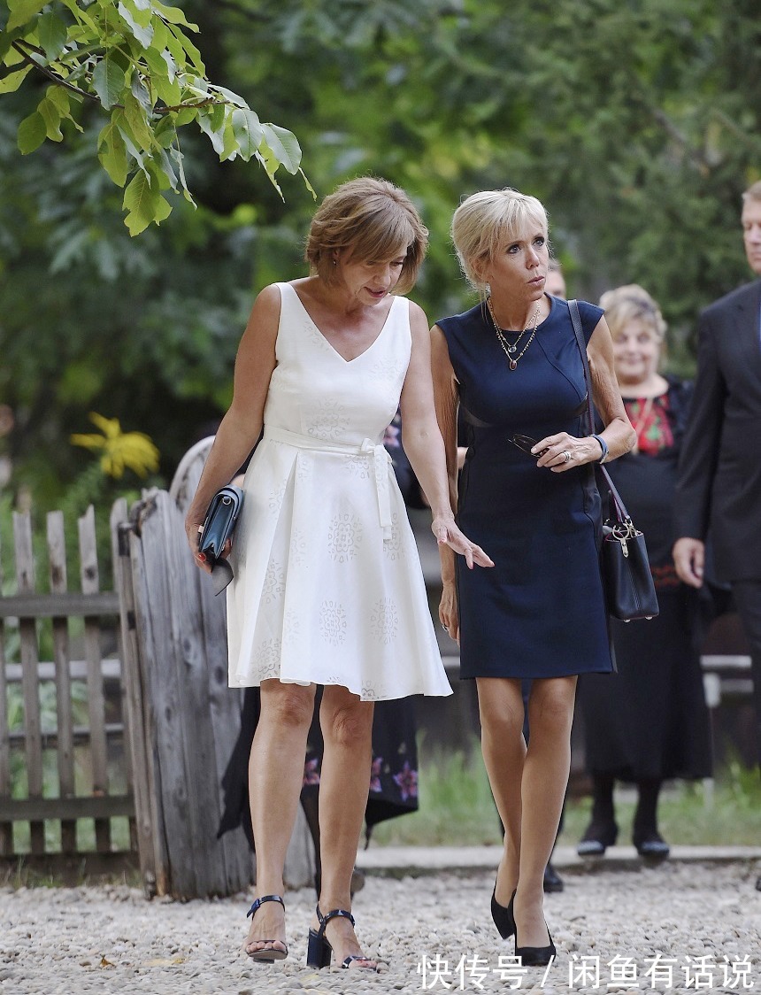 裸色|法国夫人不服老,67岁穿及地裙还配10cm高跟,马克龙宠妻全程扶着