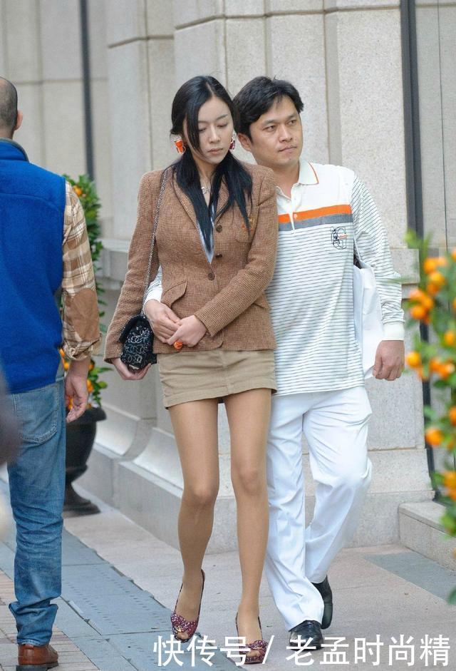 逛街|街拍:与男朋友逛街怎么穿? 街头美女的另类造型, 轻松玩转“夏装冬穿”