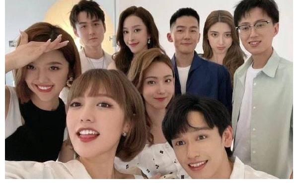 《心动4》橙子“学生照”被扒，长发披肩素颜出镜，比现在更美