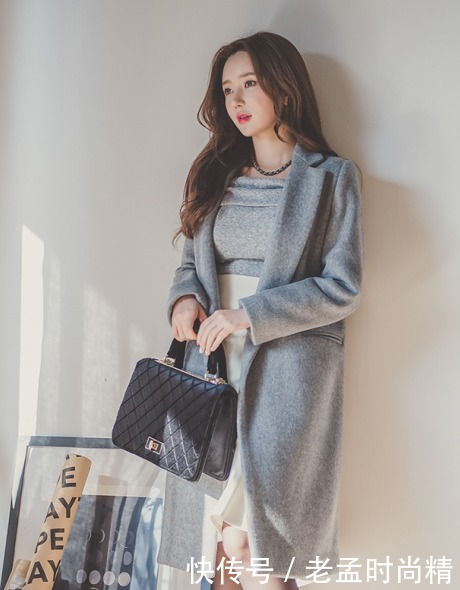 搭配|长款灰色大衣搭配同色系高跟鞋, 温柔又大方!