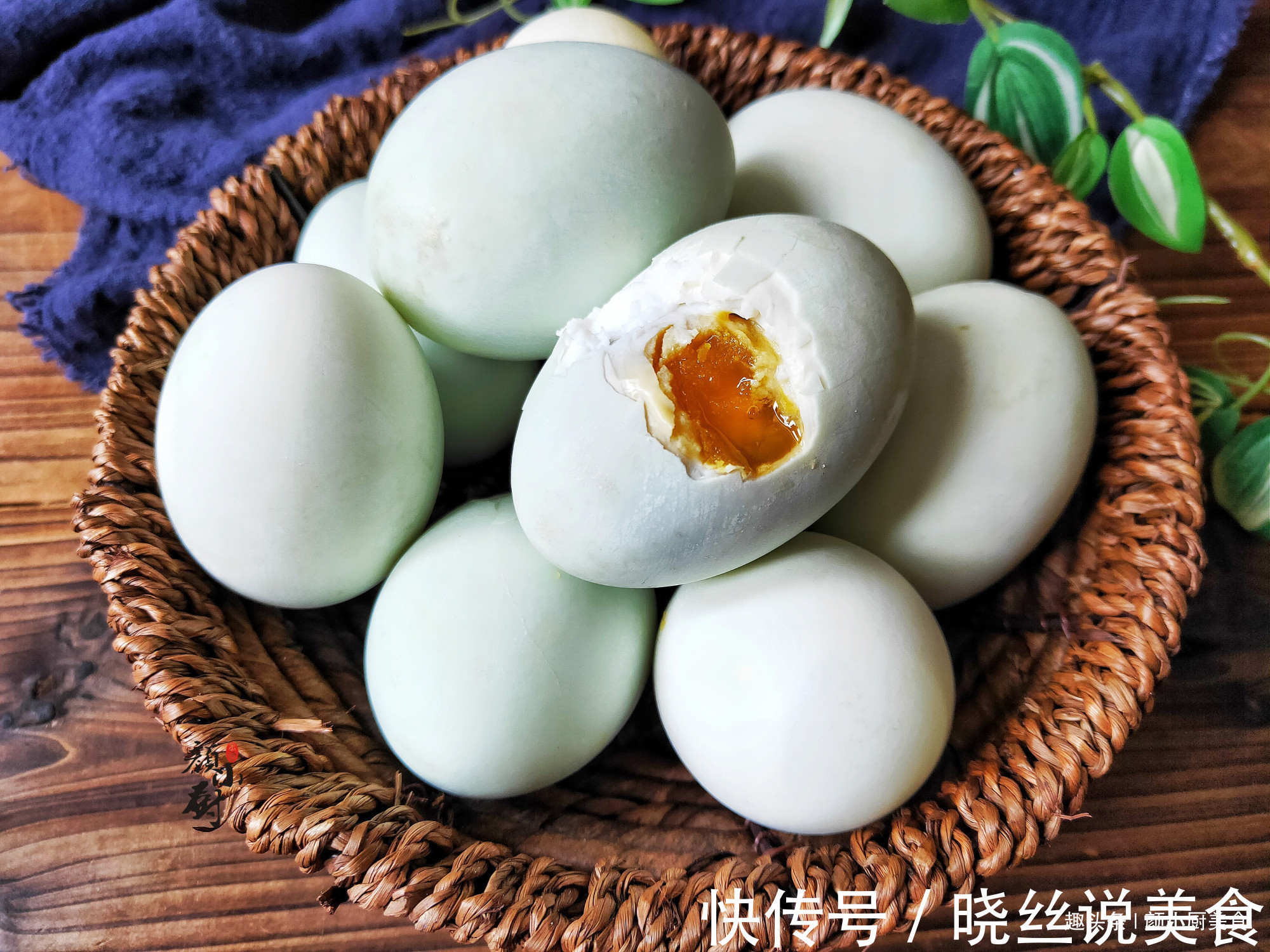 腌鸭蛋有秘诀，无需黄泥，无需盐水，个个起沙流油，嘎嘎香