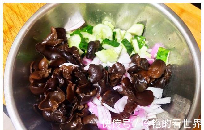 开胃小凉菜|夏天在家做开胃小凉菜,清脆爽口低脂低油,一大盘成本不到3块钱