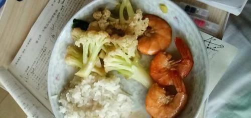 减肥期间|23岁研究生，从132斤瘦到96斤，总结减肥不能只靠自己