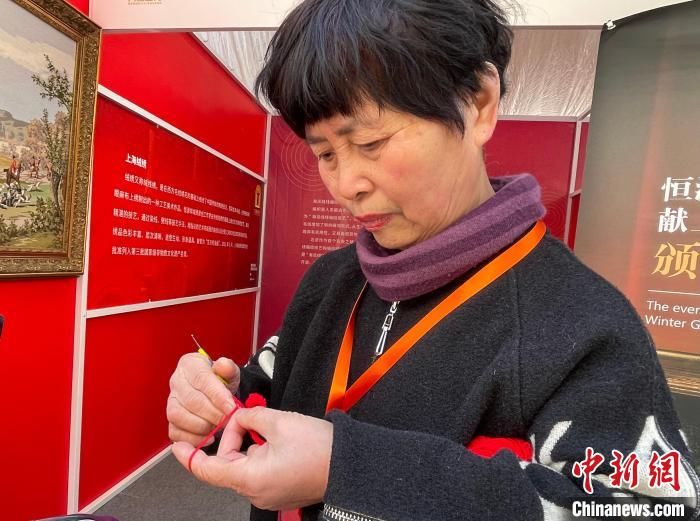 励美丽|冬奥热情不减 颁奖花束在上海街头受捧