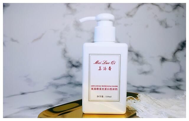 粗大毛孔黑头粉刺?洗面奶这样选皮肤又白又嫩和“烂脸说”拜拜