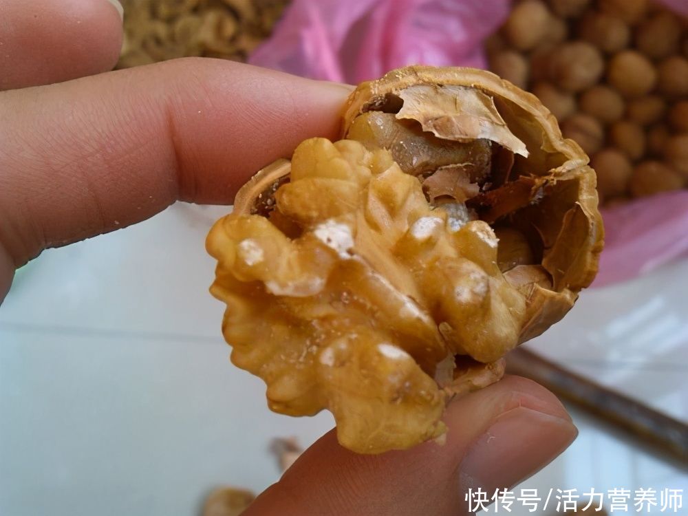 我国公认的3大健脑食物,每天吃一点可预防脑萎缩,抗衰老有妙招