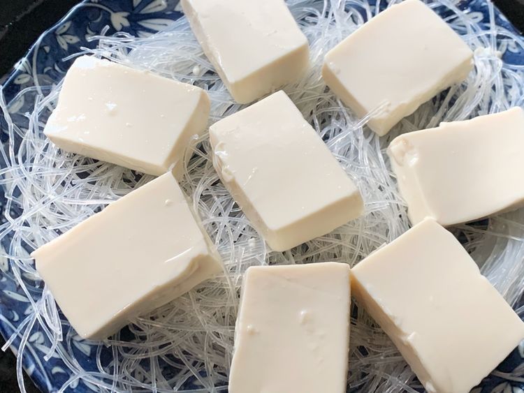 豆腐别总炖了，这样蒸一蒸鲜嫩入味，成本不过5块钱，太划算了