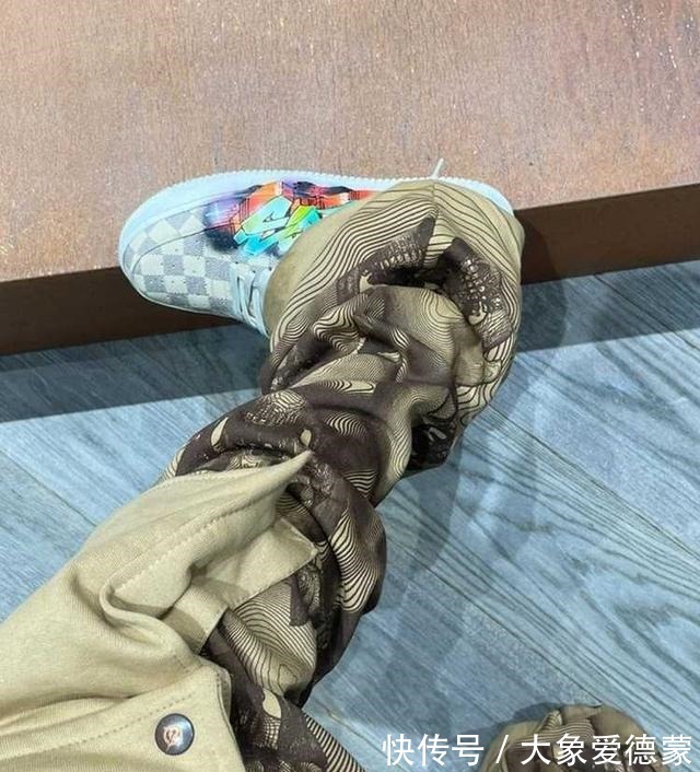 virgil TS上脚LV x AF1联名!网友有内味儿了!