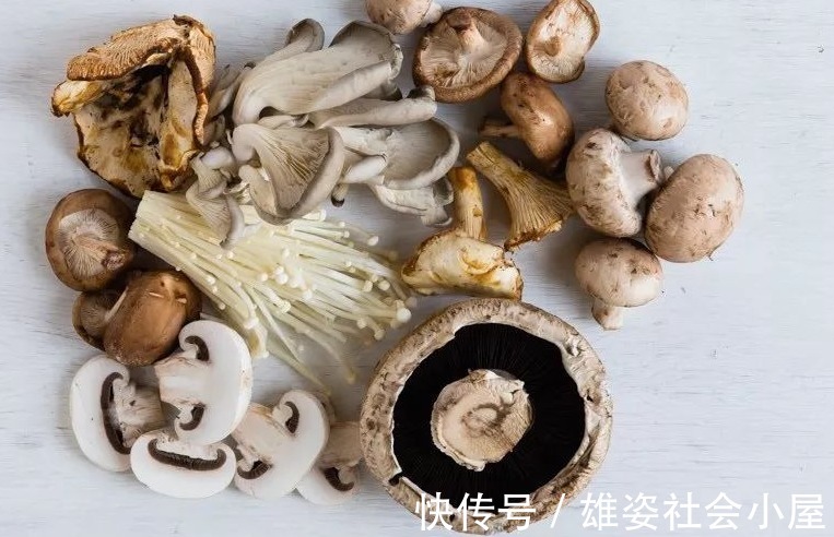 毒素|肝脏被毒素缠身后,多吃4种“解毒清肝”的食物,或让肝脏舒服点