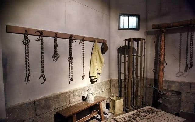 受尽|一个令日军钦佩的女英雄，受尽折辱而不屈服，24岁笑着献出生命