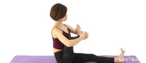 瑜伽体式|每日练习一个瑜伽体式!瑜伽坐姿系列——摇篮式!