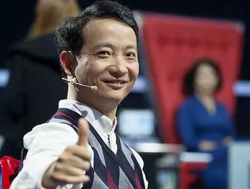 乐嘉首次公开露面，直播间潸然泪下，对《超级演说家》余怒未消
