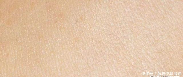 明星们|明星们丢弃“美妆蛋”改用“粉底刷”,化妆师透漏原因:太吃粉!