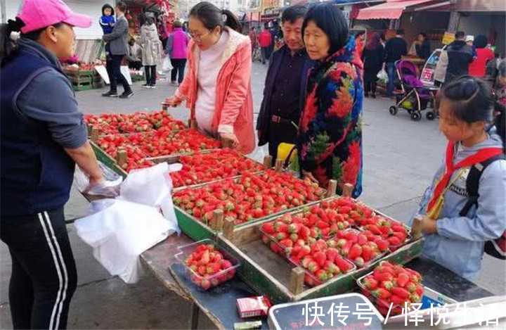 奶奶|5岁孙女阻止奶奶买草莓，得知原因后，老人回家后怒斥儿子