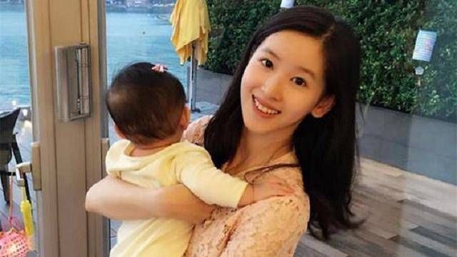 爸爸妈妈|别这样抱孩子了,伤了宝宝脊柱你还不知道,附不同月份的正确抱法