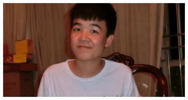 那个《变形记》城市主人公易虎臣，被告上法庭后，现状如何？