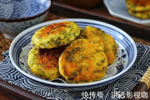 粗粮|不用早起也能吃到,粗粮发面早餐饼,加点菜叶如此煎,味道真是好