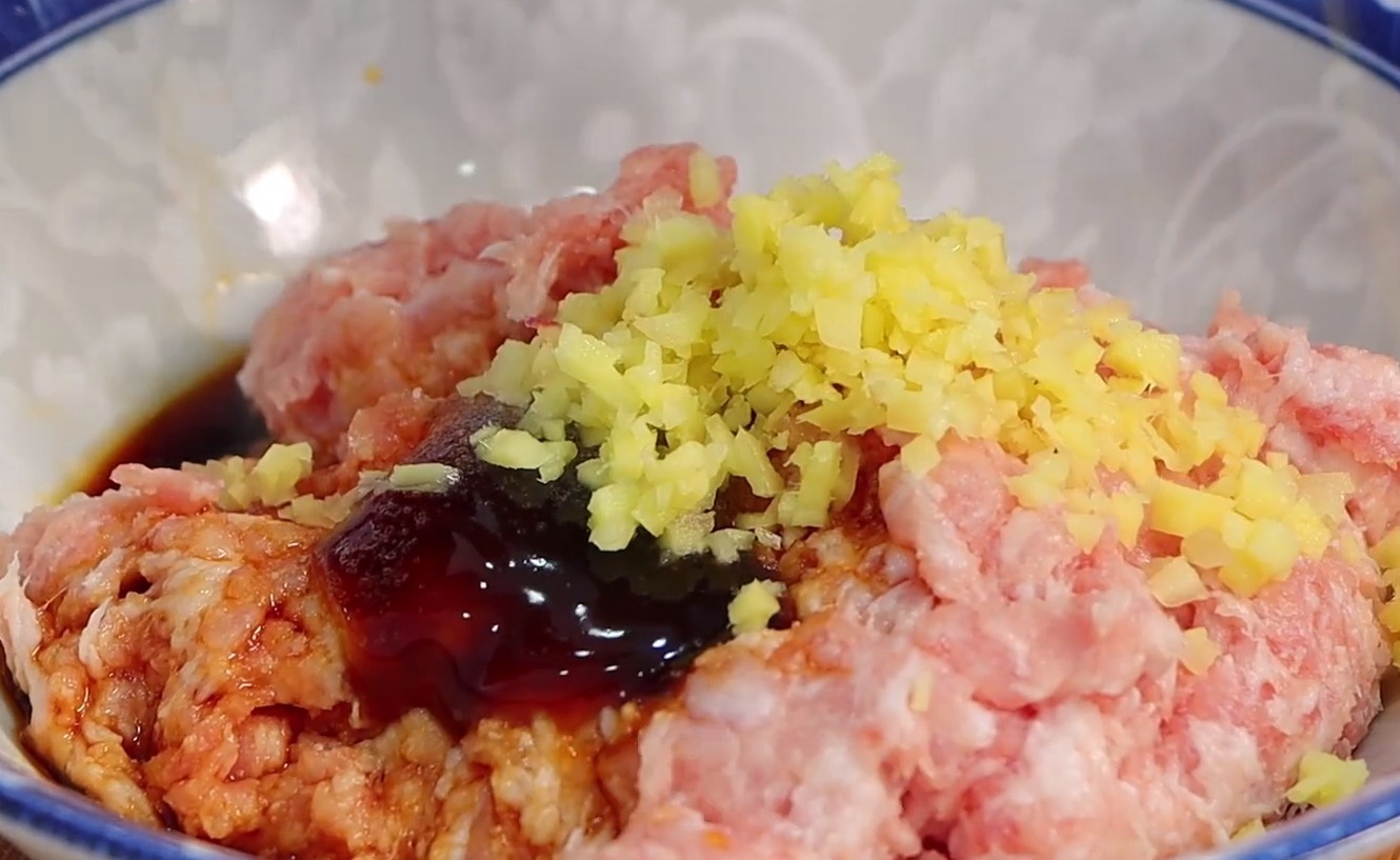 白菜饺子怎么调馅才好吃教你一个小技巧,鲜香多汁,至少吃2盘