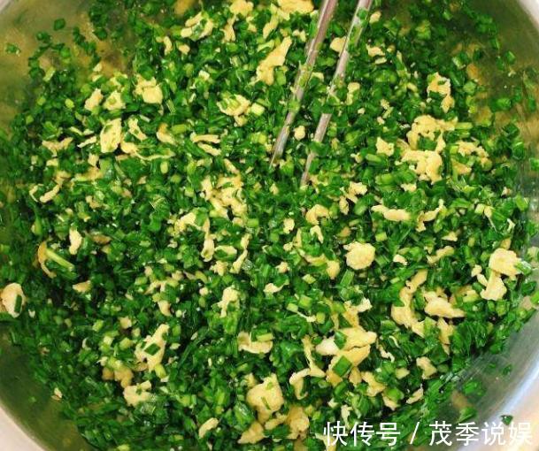 饺子|调韭菜馅，调料越多越难吃！放这3样就够了，又鲜又嫩不出水