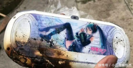 史上最惨葱葱人,国外小伙屋内初音手办变黑人,网友:一套房没了