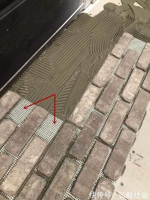 红砖|院子铺红砖不急着打水泥,先铺一层钢丝网,施工快速,2小时完工