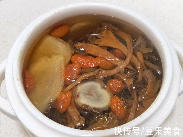 鸡腿|鸡油菌炖鸡汤（清汤版）